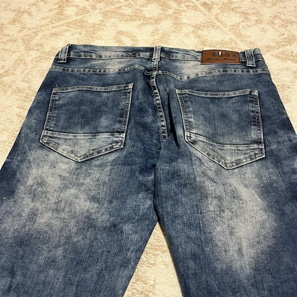 Bleeker and Mercer Men Tapered Skater Jean 34x32 Acid Wash Distressed 90s Grunge
